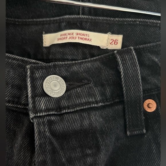 26 LEVI’S Ribcage Shorts - Picture 3 of 7